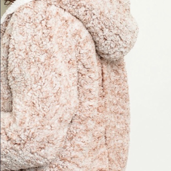 ❄️REVERSIBLE WHITE TAN SHERPA COAT - Picture 3 of 3